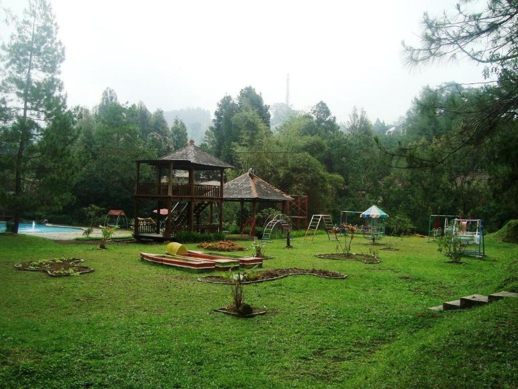 Hotel Taman Piknik Puncak Exterior foto